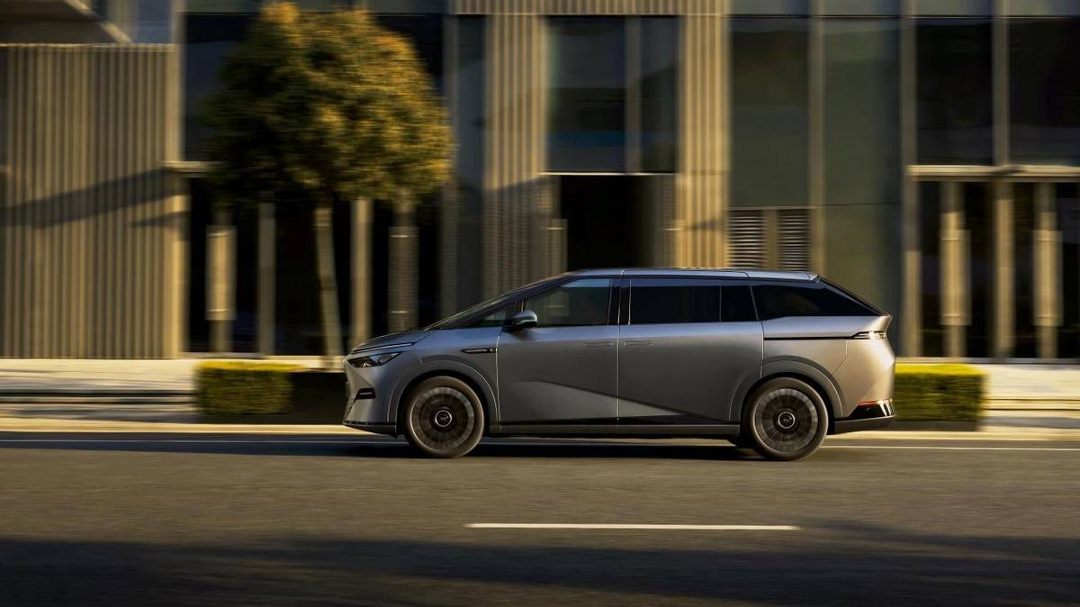 2025款小鹏X9预售3998万起j9九游会登录看似小改款实则大焕新(图6)